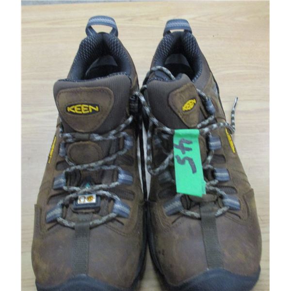 LIKE NEW:  KEEN RUNNERS (SIZE 9.5 EE)