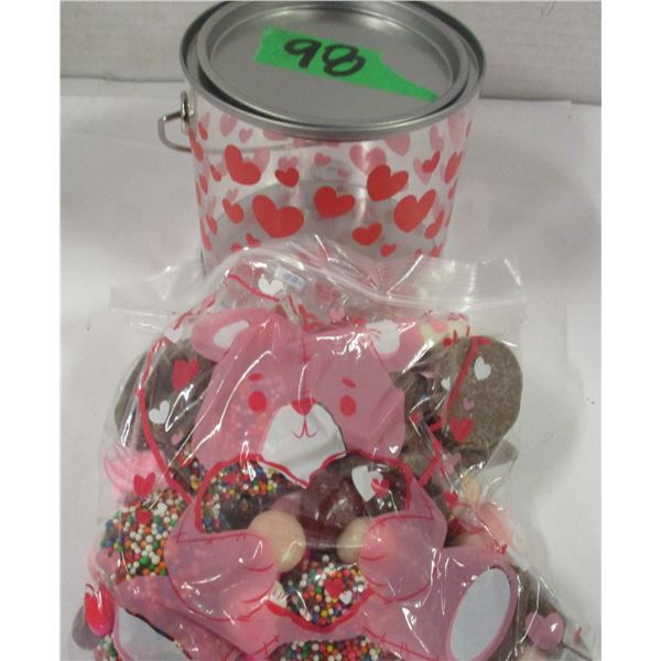 HEART DESIGN CANDY TIN C/W CHOCOLATE & MIXED CANDY