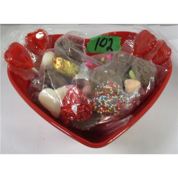 RED HEART DISH C/W CHOCOLATE & MIXED CANDY