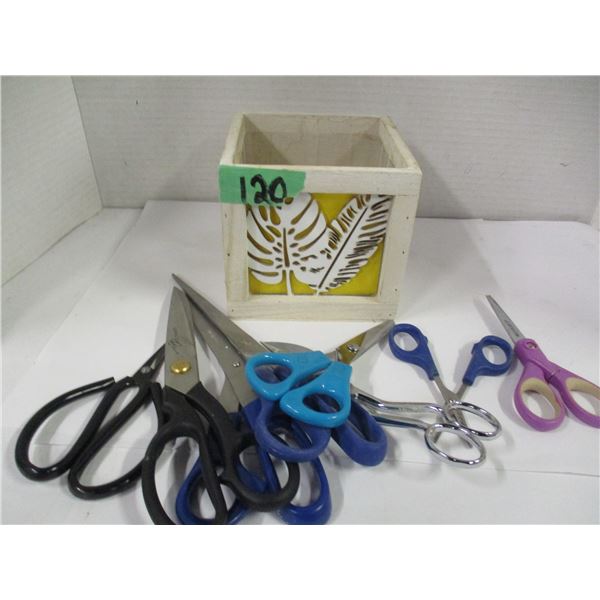WOOD BOX C/W SCISSORS