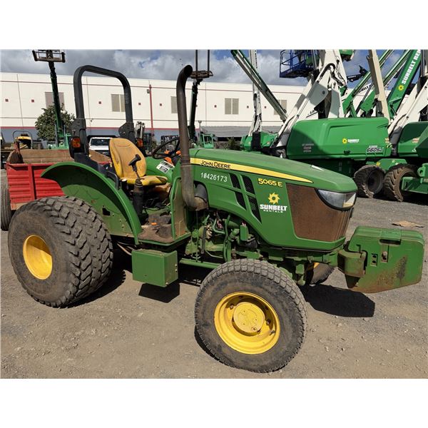 (10426173) 2021 John Deere Model 5065E Tractor (Runs & Drives - See Video)