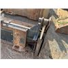 Image 6 : (10273585) CAT 3-in-1 Skidsteer Bucket (Needs Repair)