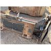 Image 7 : (10273585) CAT 3-in-1 Skidsteer Bucket (Needs Repair)