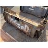 Image 7 : (10301621) 2019 Bobcat Combo BKT 68 Skidsteer Bucket (Needs Repair)