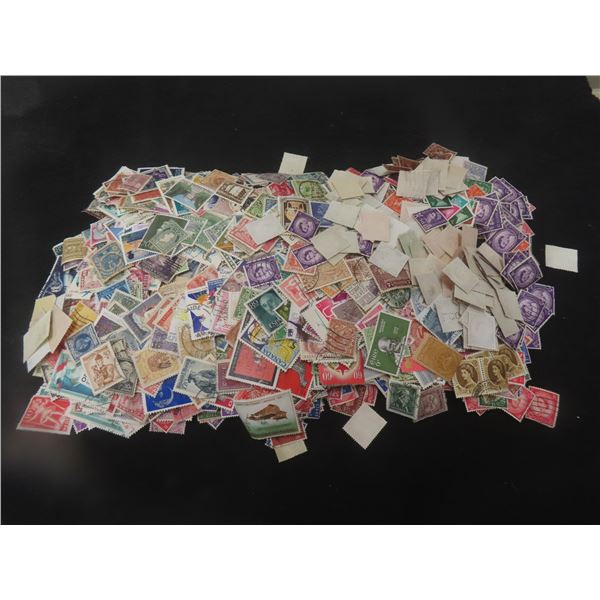 World Wide Huge Assortment Thousands of Stamps