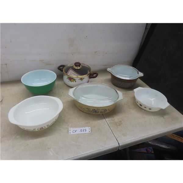 4 Pyrex Mixing Bowls, Covered Casserole Dishes, and Old Country Roses Formal Cookware With Lid