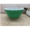 Image 2 : 4 Pyrex Mixing Bowls, Covered Casserole Dishes, and Old Country Roses Formal Cookware With Lid