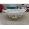 Image 5 : 4 Pyrex Mixing Bowls, Covered Casserole Dishes, and Old Country Roses Formal Cookware With Lid