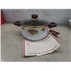 Image 6 : 4 Pyrex Mixing Bowls, Covered Casserole Dishes, and Old Country Roses Formal Cookware With Lid