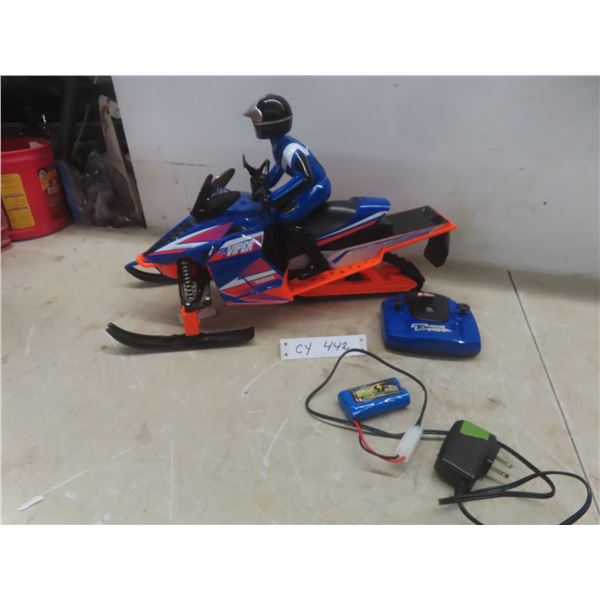 RC Snowmobile, Powers On