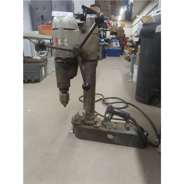 Black & Decker Heavy-Duty 1 1/4" Drill Press (Working)