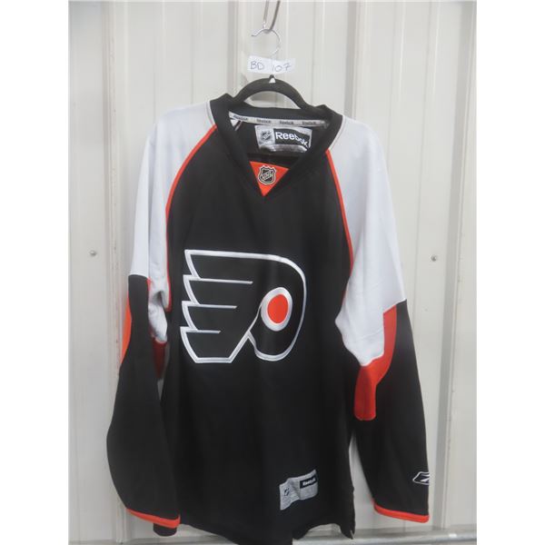 Vintage Philadelphia Flyers Men's XL Hockey Jersey