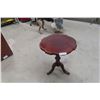 Image 1 : Pedestal Stand