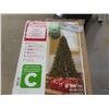 Image 1 : 7 ft Pre-Lit Christmas Tree