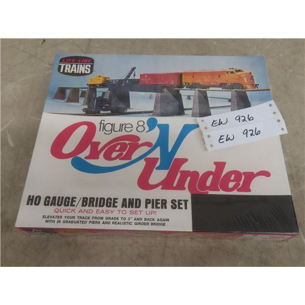 Life-Like Trains Figure 8 HO Gauge Bridge and Pier Set, Factory Sealed