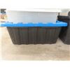 Image 3 : 6 Storage Totes and 5 Lids, Various Sizes