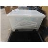 Image 5 : 6 Storage Totes and 5 Lids, Various Sizes
