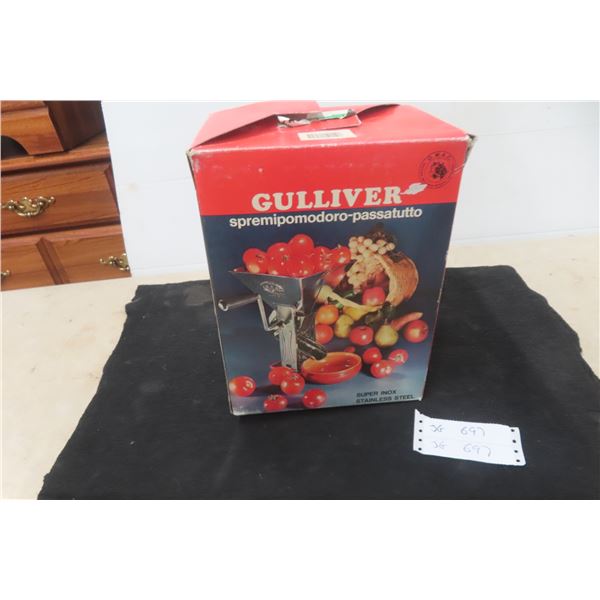 Omac Gulliver Tomato Strainer for Separating Seeds and Skins