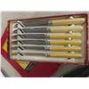 Image 7 : 3-Piece Carving Set, Hopkinson Cutlass, 8-Piece Knife Set With Original Box, Steak Knives, Wilton F
