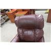 Image 4 : Leather/Leather Style Recliner