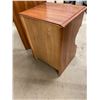 Image 5 : 3-Piece Bedroom Set: Dresser 31x40x20, Desk 38x20x31 & Nightstand 24x18x16