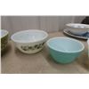 Image 3 : 6 Pyrex Mixing Bowls Including Danish Pottery Print and Crazy Daisy