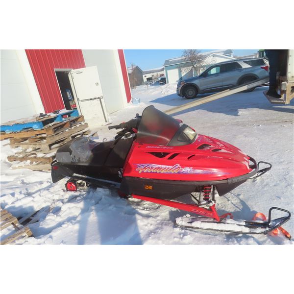 1996 Ski-Doo Formula Snowmobile, No Engine, 3,200 Kms, Box of Parts, TOD