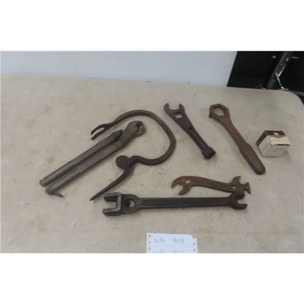 Vintage International Harvester, Klein Tools & IH Valve Lifter