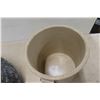 Image 3 : 5 Gal Medalta Stoneware Crock