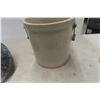 Image 4 : 5 Gal Medalta Stoneware Crock