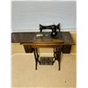 Image 2 : Vintage Singer Sewing Machine