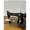 Image 5 : Vintage Singer Sewing Machine