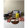Image 1 : Assorted Kitchen Utensils