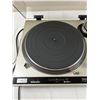 Image 2 : Technics Quartz Direct Drive Turntable