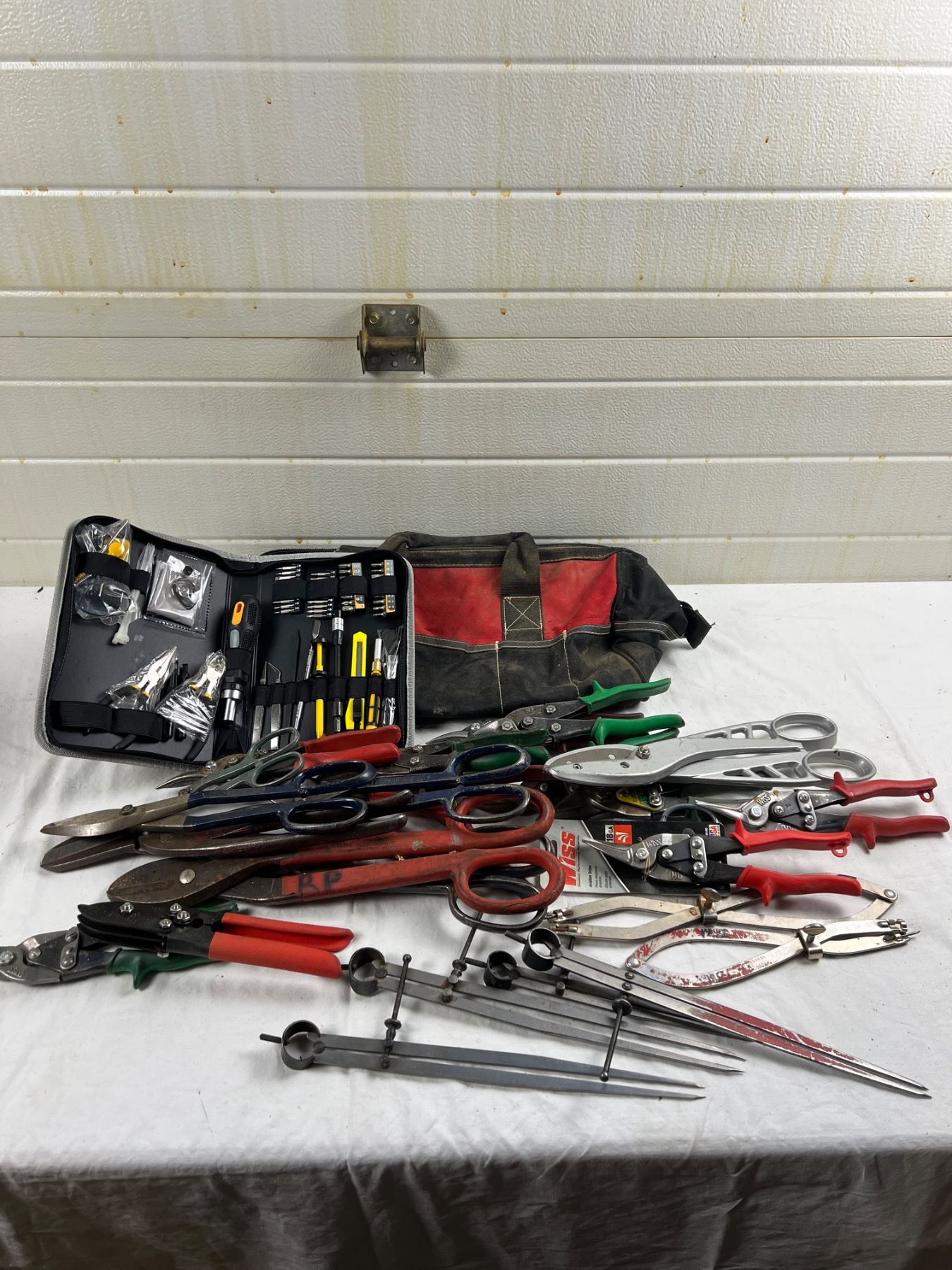 Assorted Tin Snips - Sunrise Estate Services Ltd