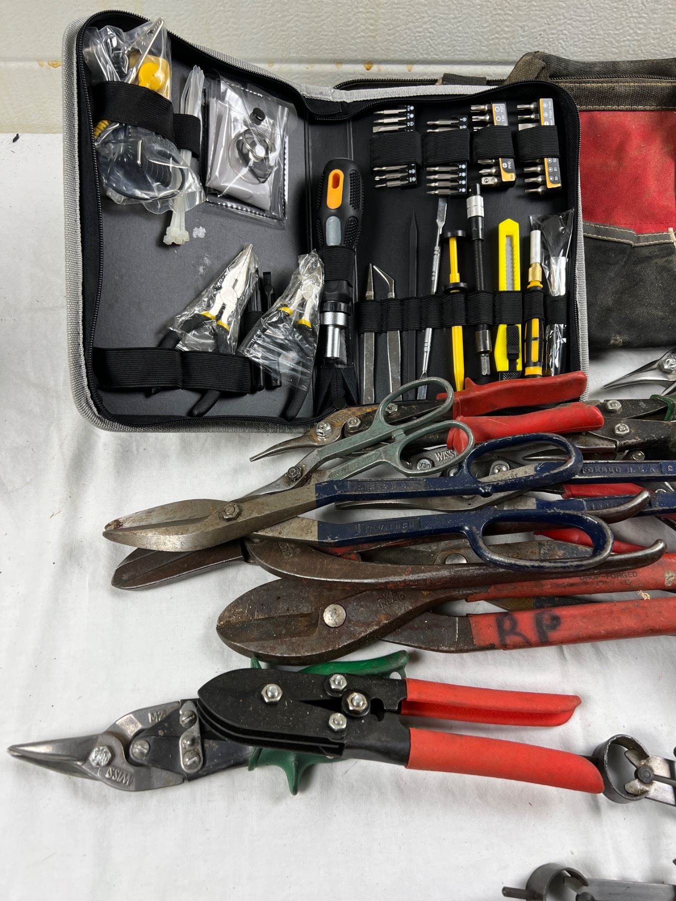 Assorted Tin Snips - Sunrise Estate Services Ltd