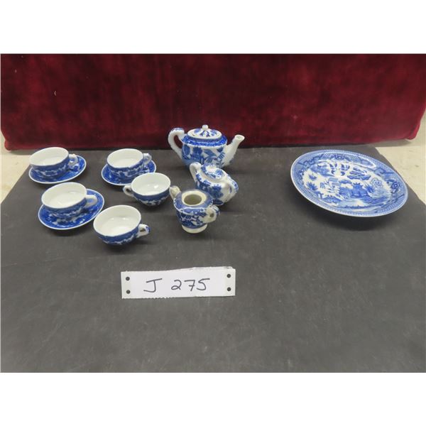 11 Pieces Blue Willow Miniature Child's Tea Set +