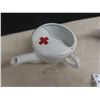 Image 4 : 3 Ceramic And 1 Enamel Medical Feeding Cup Including 2 Red Cross