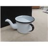 Image 9 : 3 Ceramic And 1 Enamel Medical Feeding Cup Including 2 Red Cross