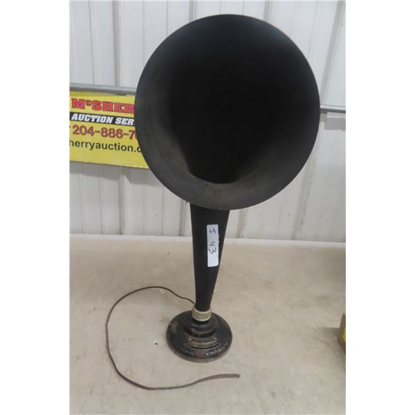 Radio Vintage Loud Speaker 25 1/2" Tall