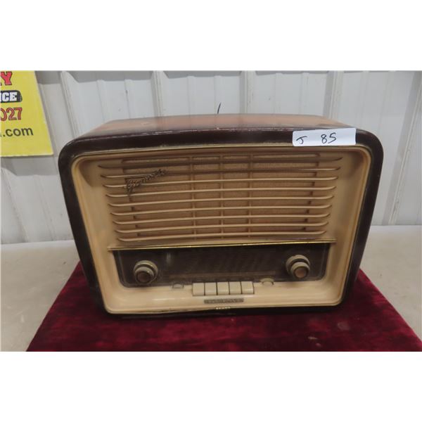 Telefunken Tube Radio AM FM Shortwave Model Jubilate S1010