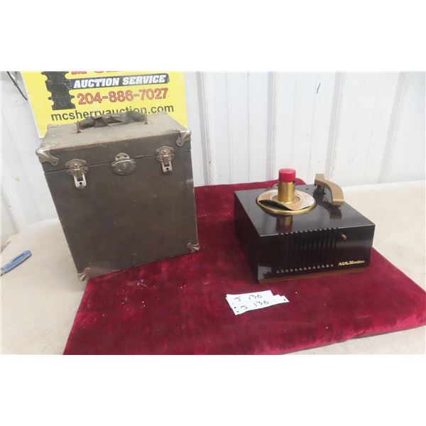 RCA Victor Bakelite Record Turntable With Case