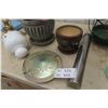Image 4 : Planter, Bird Feeder, Yard Items