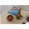 Image 7 : Planter, Bird Feeder, Yard Items