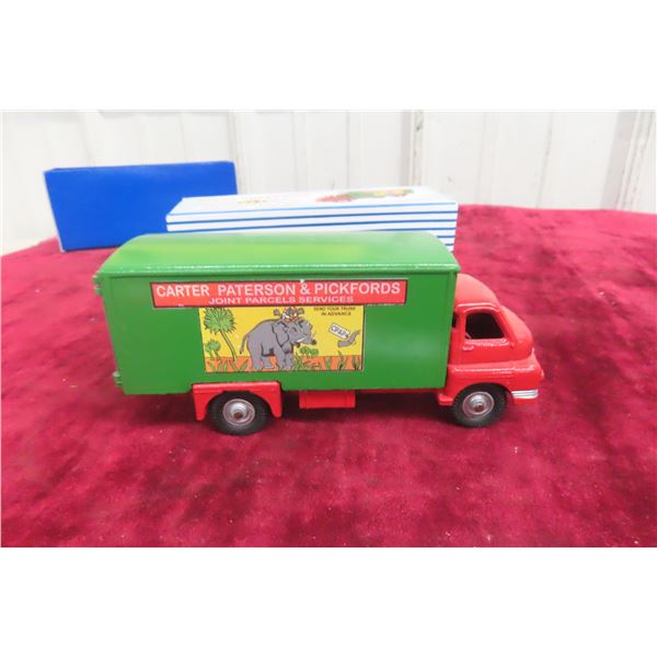 Dinky Super Toy #923 Big Bedford Van, 5 1/2" Long, w/ Box