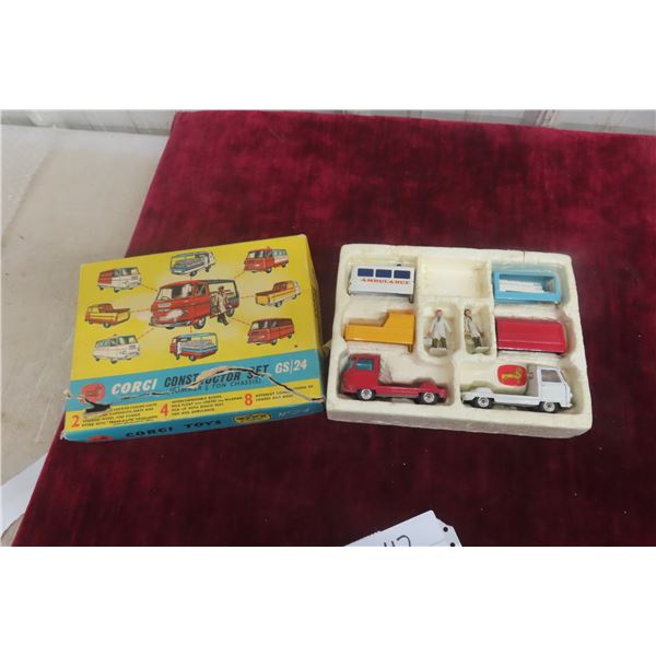 Corgi Constructor GS/24 Gift Set Featuring Commer 3/4 Ton Chassis With Accessories, w/ Box