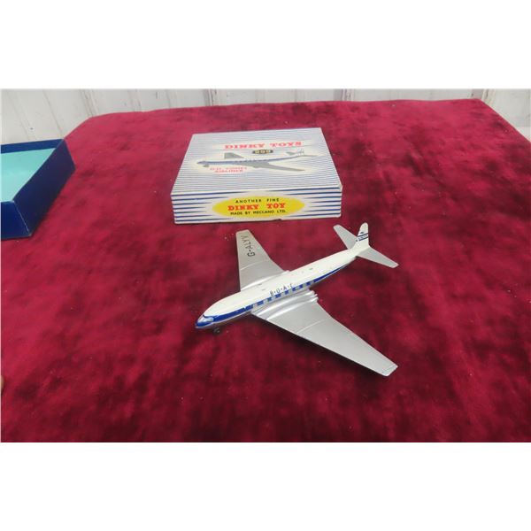 Dinky Super Toy #999 Comet Airliner, In Box, 6" x 7"