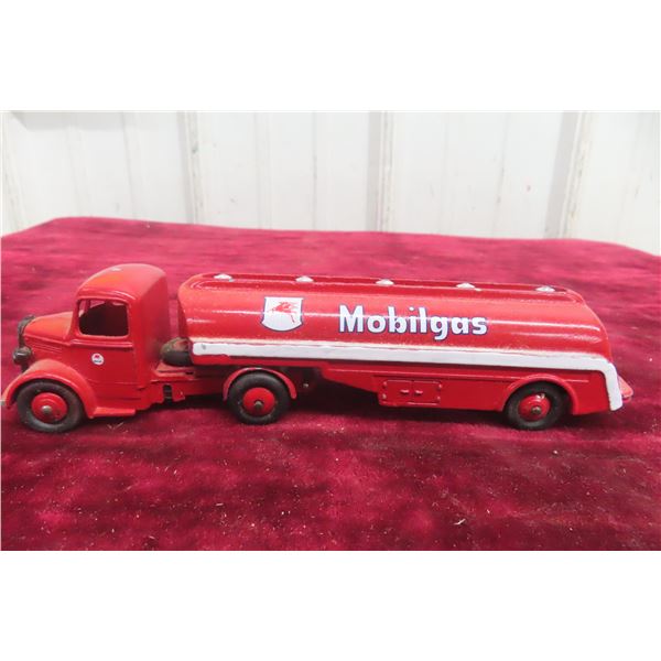 Dinky Toy 32C Mobilgas Tanker Truck And Trailer, 7 1/2" Long