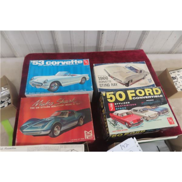 4x Vintage Models 1/25 Scale Including 1966 Corvette Stingray, Mako Sherko, 1950 Ford Convertible