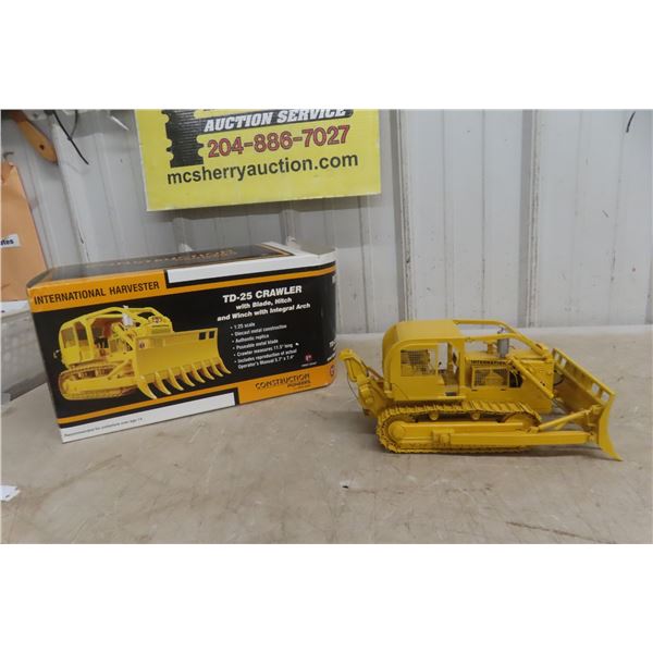 Pioneer 1st Gear International TD-25 Crawler, 1/25 Scale, In Box